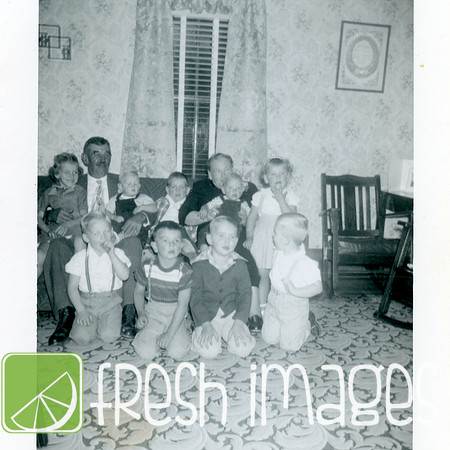 1948 Grandparents with grandkids 1